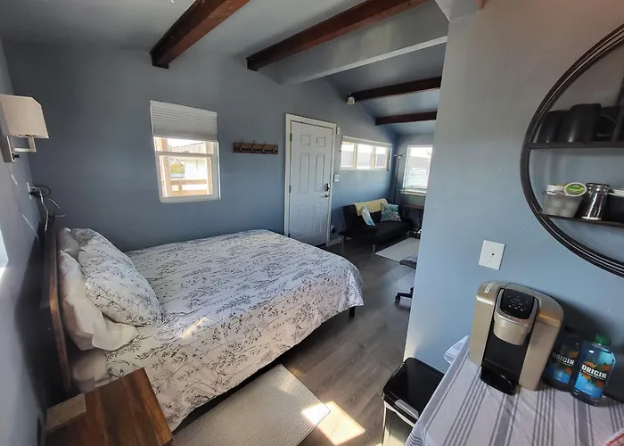 2Nd Floor Studio #4 With Ocean View And Covered Deck